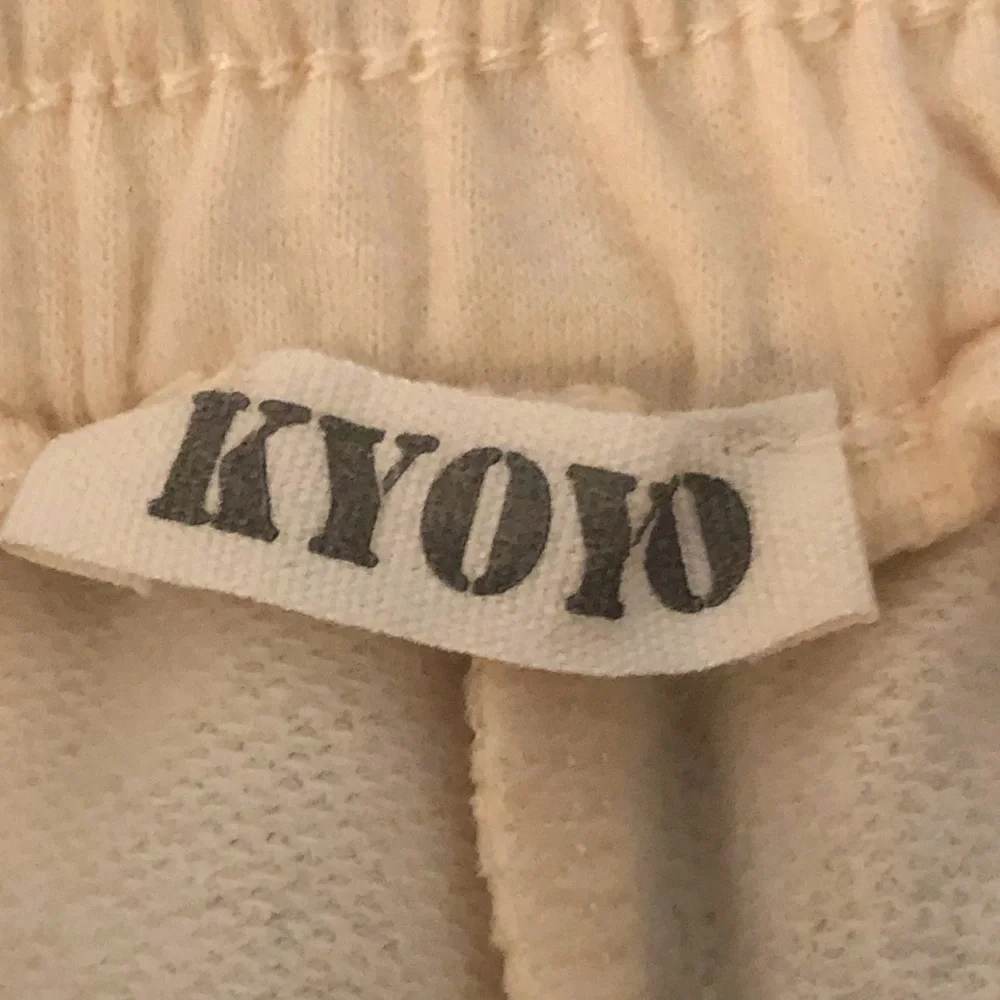 KYOYO l Light Cream Ruffle Shorts - Picture 13 of 13